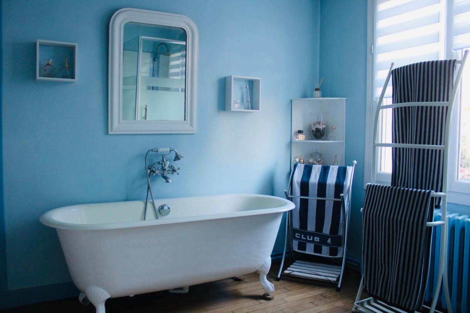 ラヴァル Chez Patou Bed & Breakfast エクステリア 写真